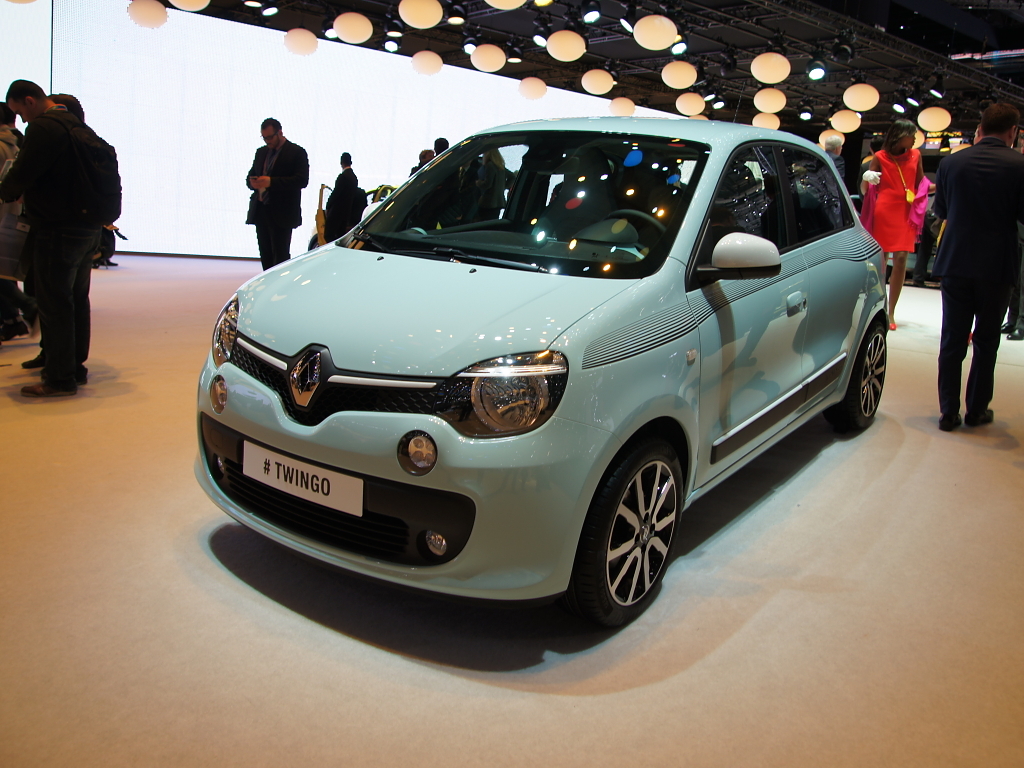 AUTOSALON ŽENEVA 2014 - Renault Twingo s motorem vzadu živě