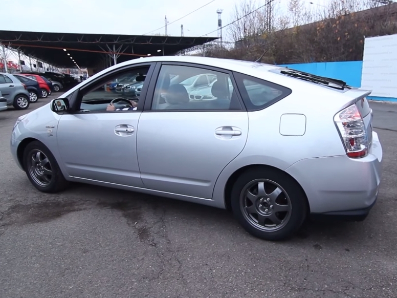 Video: Toyota Prius 1.5 VVTi Hybrid