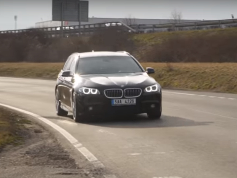 Test ojetiny: BMW 530d xDrive – Dálniční žehlička kilometrů (video)