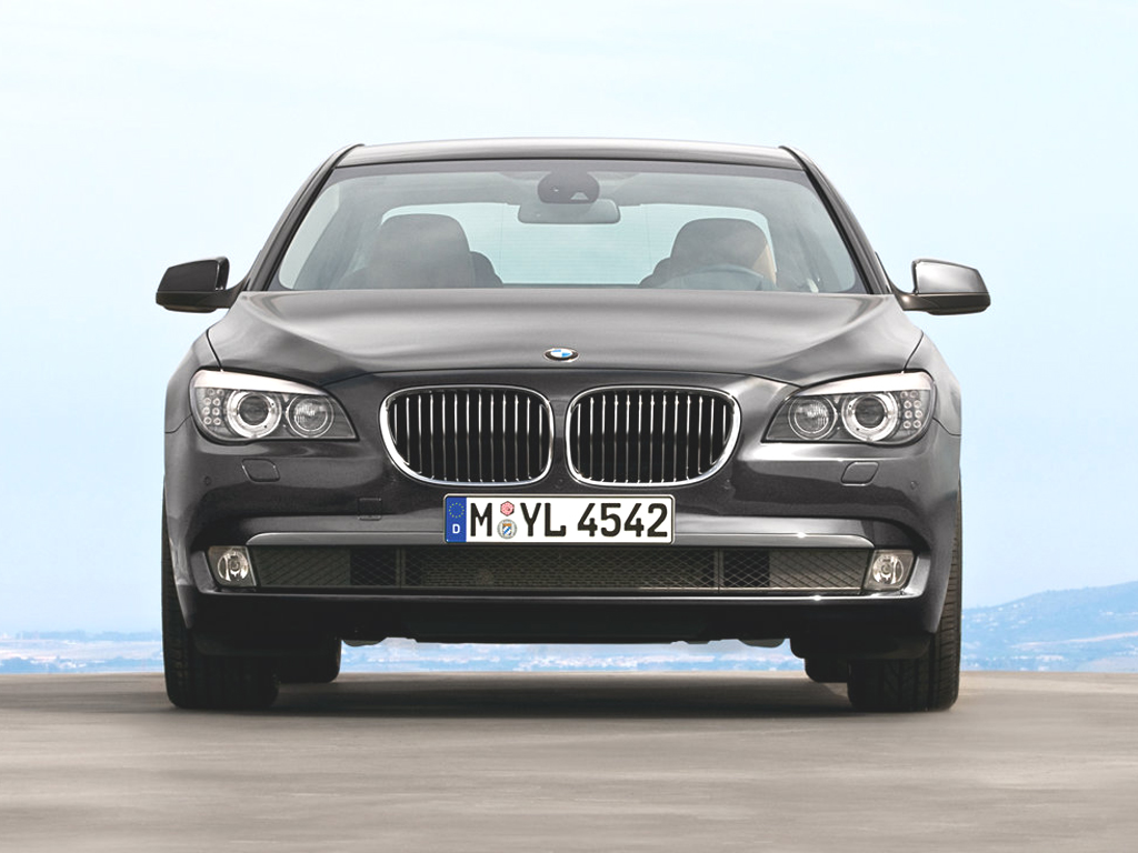 BMW: pohon xDrive nově i k vrcholné pětce a naftové sedmičce