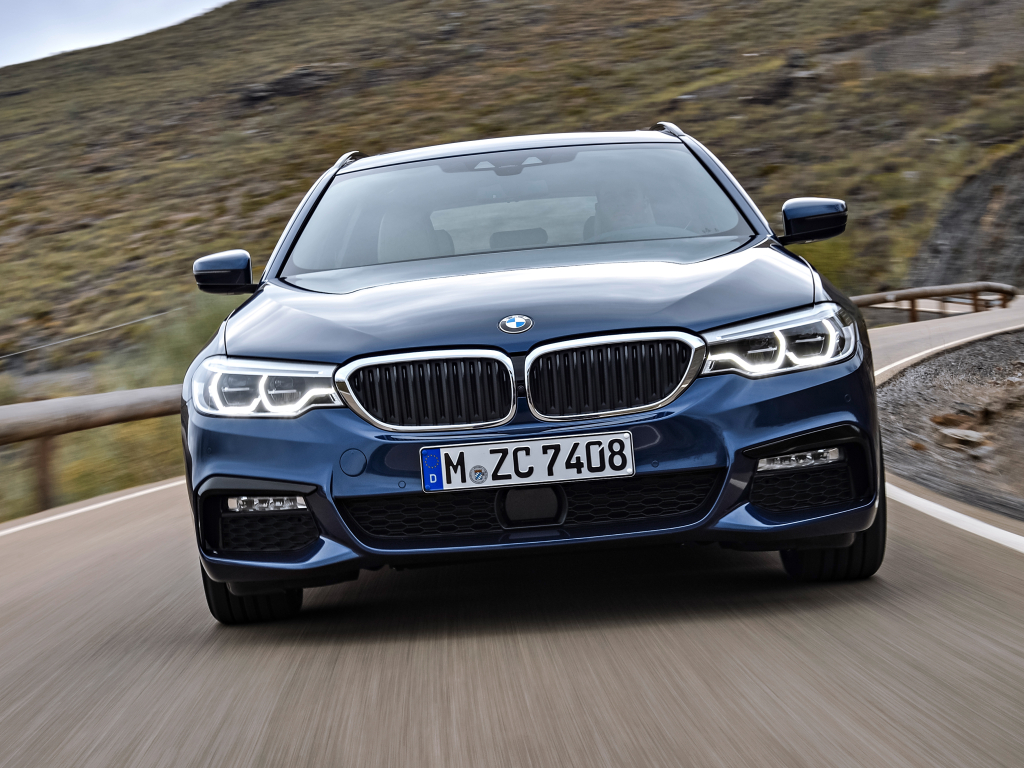 Video: BMW 5 Touring se chlubí praktičností, Škoda může závidět
