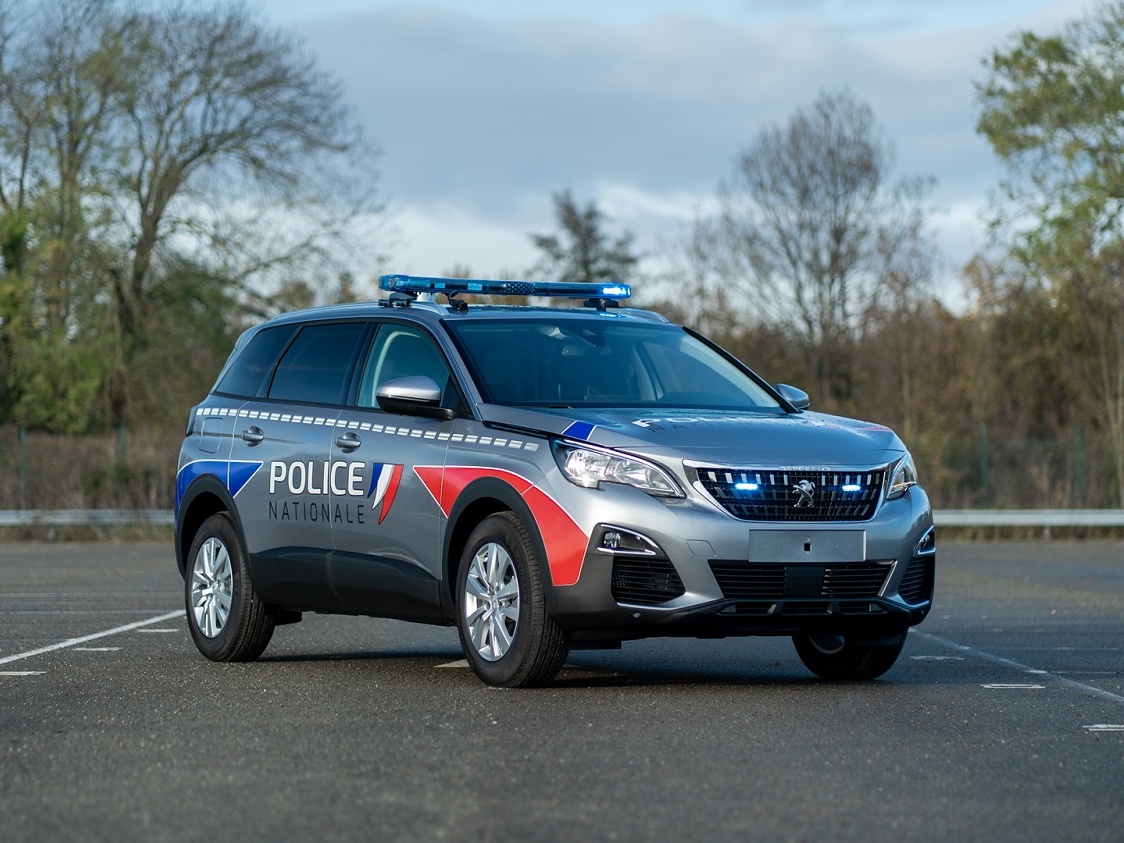 Francouzská policie zvolila do služby modely SUV - Peugeoty 5008
