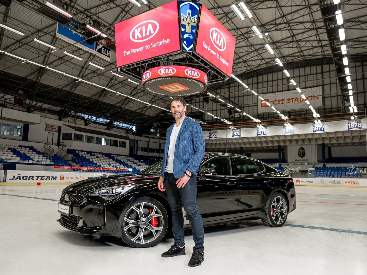 Jaromír Jágr má dvě nová auta. Vrcholnou Kiu Stigner a elektrický model e-Niro