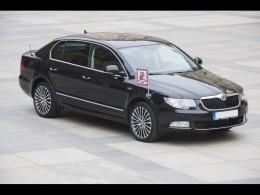 Český prezident jezdí vozem Škoda Superb