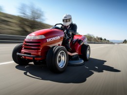 Honda Mean Mower - rekordní sekačka co jezdí až 210 km/h