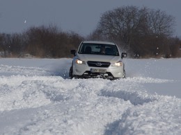 Jak bezpečně po silnicích po vydatnější sněhové nadílce?