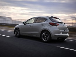 Mazda2 slaví dvacet let modernizací a dvojicí nových výbav