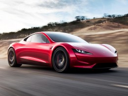 Tesla Roadster prý zadupe běžná auta do země