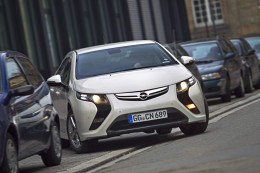 Opel Ampera: Elektromobil pro každodenní provoz