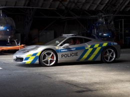Supersport Ferrari F 458 Italia je novou posilou českých policistů. Jak je to možné?