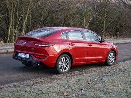 Test: Hyundai i30 Fastback - sexy zadeček za dobré peníze