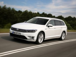 Volkswagen Passat GTE nabídne ještě delší dojezd při jízdě na elektřinu