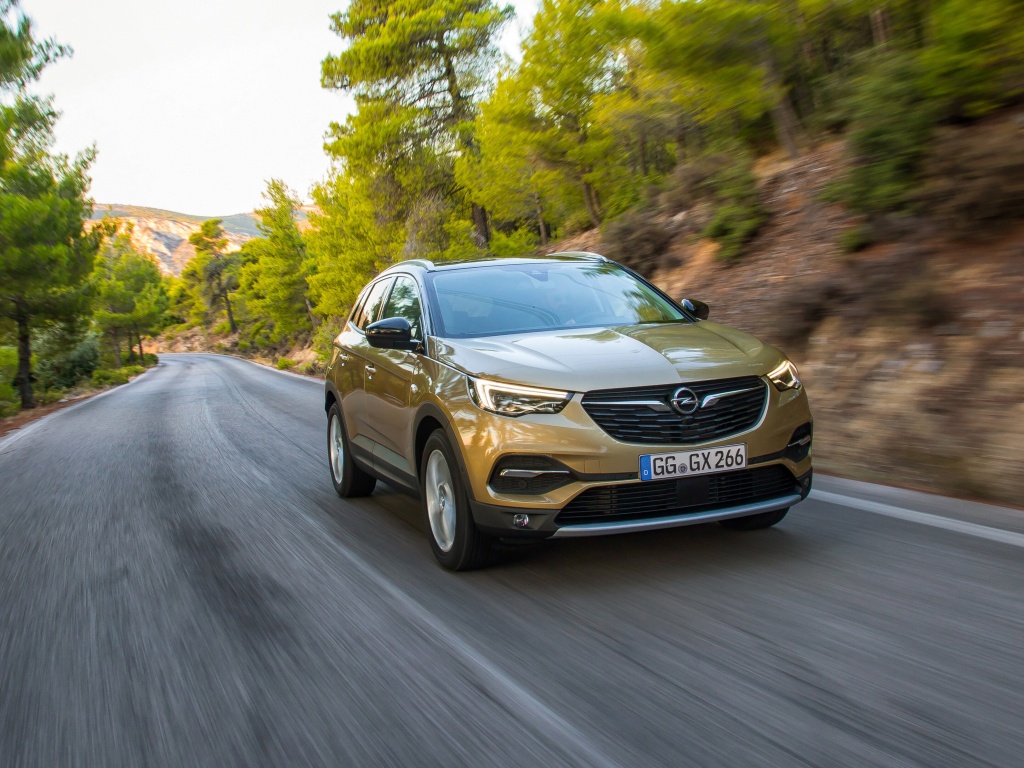 Opel Grandland X dostal silný turbodiesel, osmistupňovou převodovku a novou výbavu