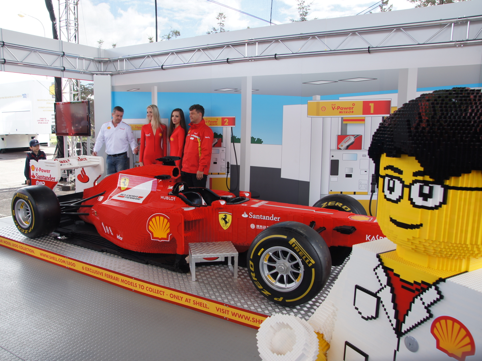 Shell odhalil monopost Formule F1 z kostek LEGO