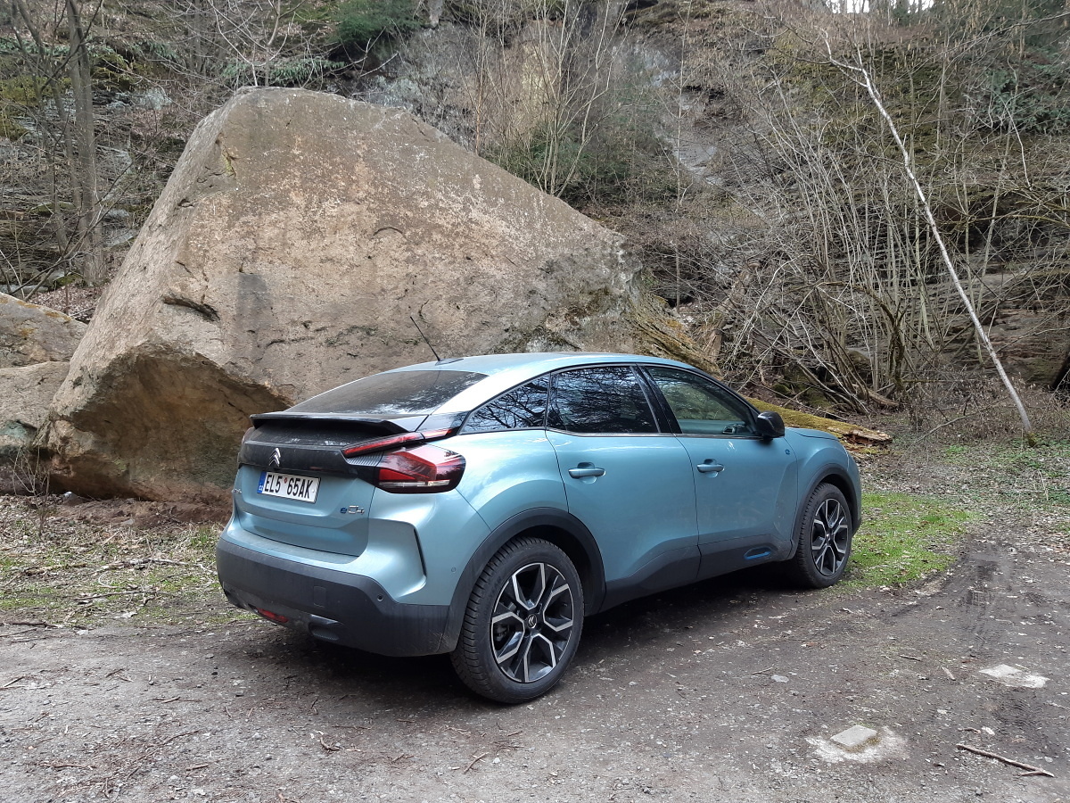 Test: Citroën ë-C4 - odvážný elektromobil za rozumné peníze