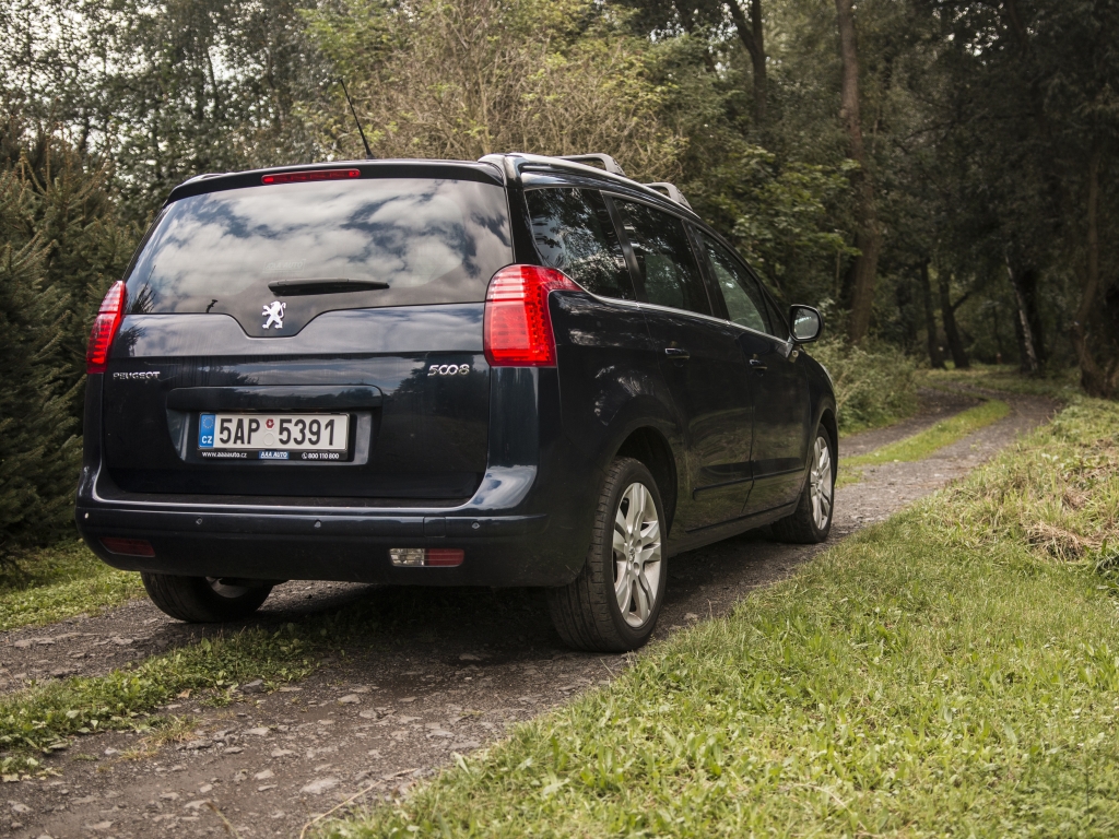 Test ojetiny: Peugeot 5008 1.6 HDI ETG6 – průměrné auto, nadprůměrné MPV