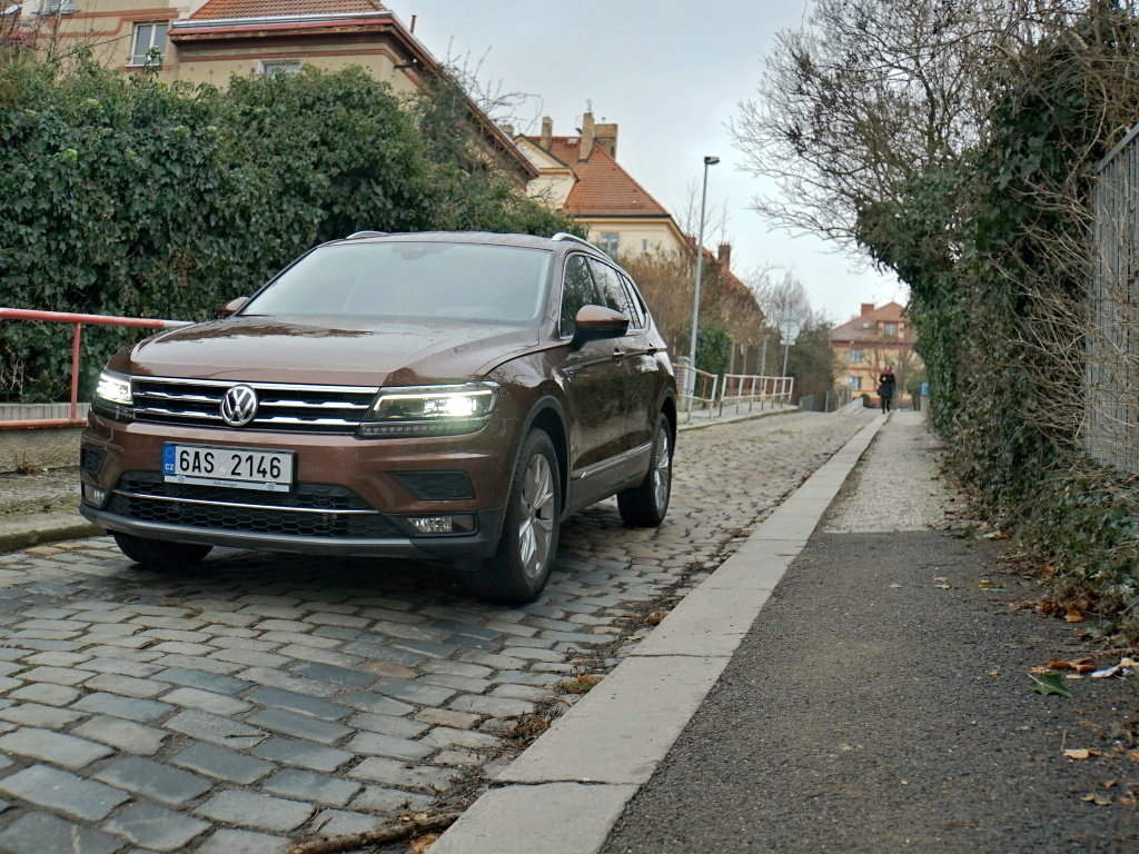 Test: Volkswagen Tiguan Allspace - dává smysl s benzínem?