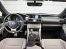 Fotografie k článku Lexus RC 300h F Sport je ostrý hybrid, který vám nezakážou