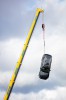 Fotografie k článku Volvo ničí svá auta, pouští je z třicetimetrové výšky na zem