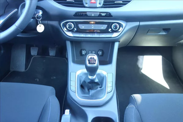 Hyundai i30 1,4 T-GDi,ČR,1 MAJ.,52TIS.KM. - foto 22