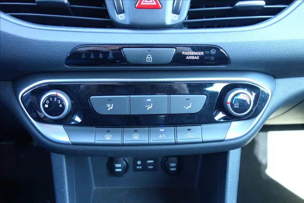 Hyundai i30 1,4 T-GDi,ČR,1 MAJ.,52TIS.KM. - foto 29