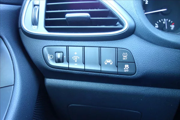 Hyundai i30 1,4 T-GDi,ČR,1 MAJ.,52TIS.KM. - foto 37