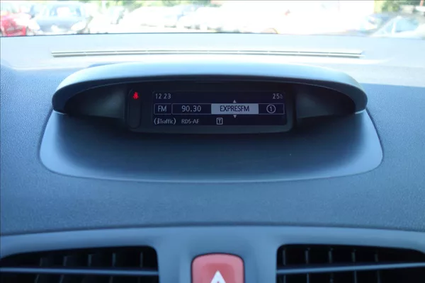 Renault Mégane 1,9 DCi 96KW, ČR, SERVIS.KN. - foto 21