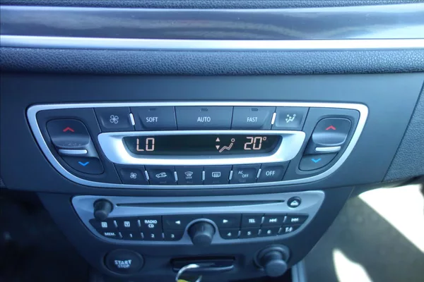 Renault Mégane 1,9 DCi 96KW, ČR, SERVIS.KN. - foto 22
