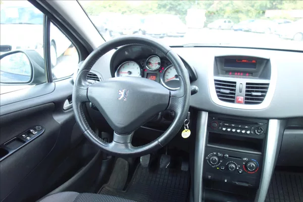 Peugeot 207 1,4 i 54KW, ČR, SERVIS. KN. - foto 17