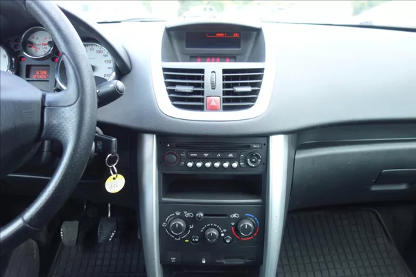 Peugeot 207 1,4 i 54KW, ČR, SERVIS. KN. - foto 19