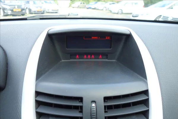 Peugeot 207 1,4 i 54KW, ČR, SERVIS. KN. - foto 20