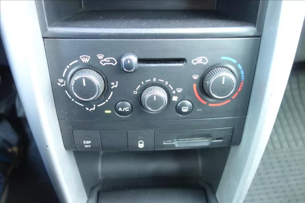 Peugeot 207 1,4 i 54KW, ČR, SERVIS. KN. - foto 22