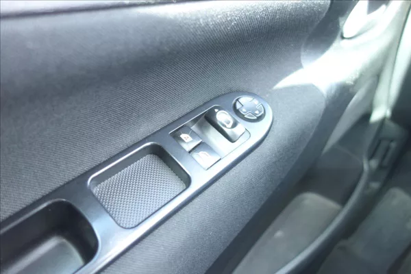 Peugeot 207 1,4 i 54KW, ČR, SERVIS. KN. - foto 24