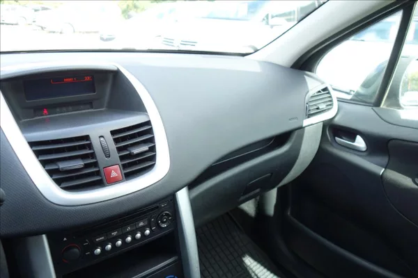 Peugeot 207 1,4 i 54KW, ČR, SERVIS. KN. - foto 25