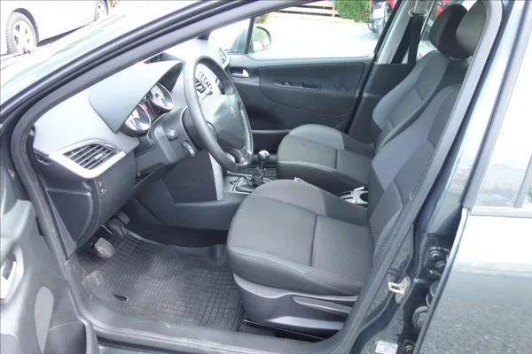 Peugeot 207 1,4 i 54KW, ČR, SERVIS. KN. - foto 9