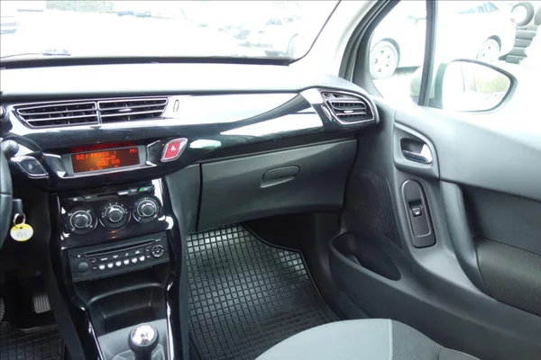 Citroën C3 1,4 i, ČR, SERV.KN., CHROM. - foto 18
