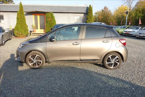 Toyota Yaris 1,5 i, ČR, HYBRID, SELECTION. - foto 3