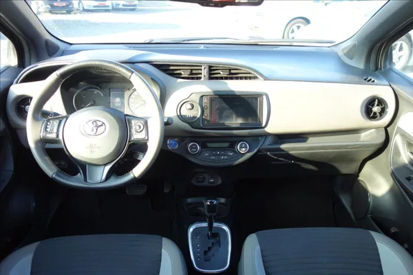 Toyota Yaris 1,5 i, ČR, HYBRID, SELECTION. - foto 5