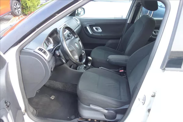 Škoda Fabia 1,4 i 63KW,ČR,2 MAJ.,ELEGANCE. - foto 10