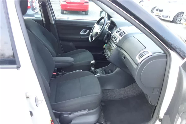 Škoda Fabia 1,4 i 63KW,ČR,2 MAJ.,ELEGANCE. - foto 11