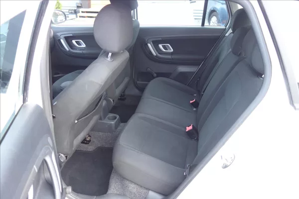 Škoda Fabia 1,4 i 63KW,ČR,2 MAJ.,ELEGANCE. - foto 14