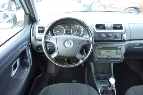Škoda Fabia 1,4 i 63KW,ČR,2 MAJ.,ELEGANCE. - foto 17
