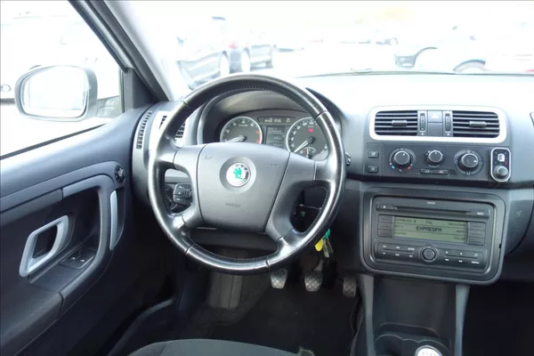 Škoda Fabia 1,4 i 63KW,ČR,2 MAJ.,ELEGANCE. - foto 18
