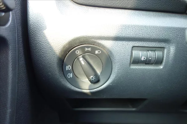 Škoda Fabia 1,4 i 63KW,ČR,2 MAJ.,ELEGANCE. - foto 26