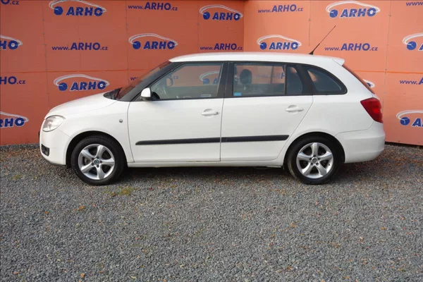 Škoda Fabia 1,4 i 63KW,ČR,2 MAJ.,ELEGANCE. - foto 4