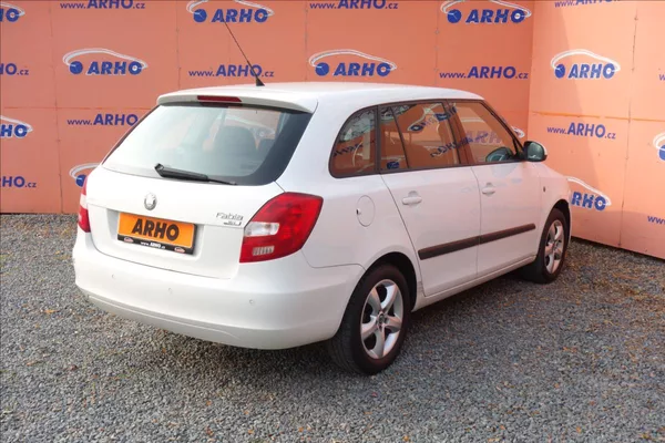 Škoda Fabia 1,4 i 63KW,ČR,2 MAJ.,ELEGANCE. - foto 7
