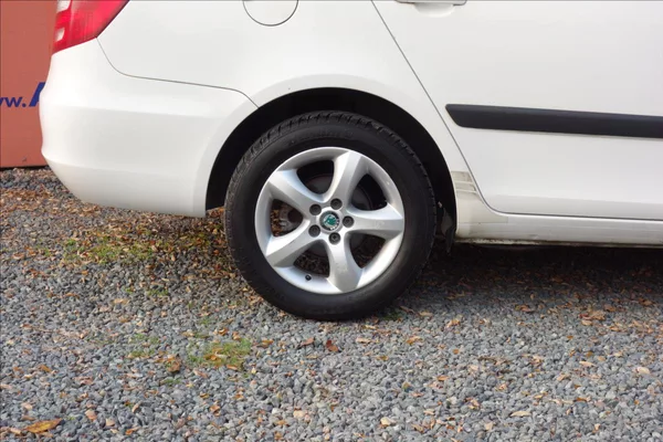 Škoda Fabia 1,4 i 63KW,ČR,2 MAJ.,ELEGANCE. - foto 9