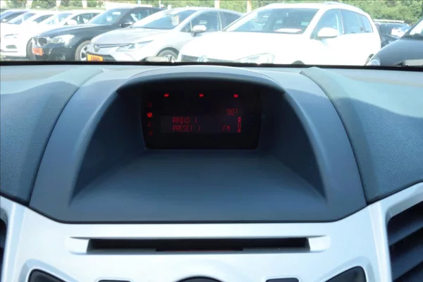 Ford Fiesta 1,2 i, ČR, KLIMATIZACE. - foto 21