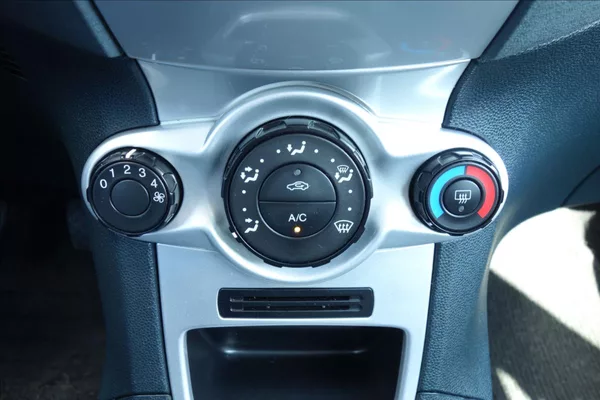 Ford Fiesta 1,2 i, ČR, KLIMATIZACE. - foto 23