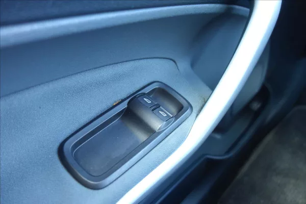 Ford Fiesta 1,2 i, ČR, KLIMATIZACE. - foto 27